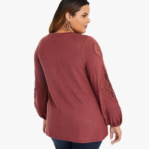 ➕ Maurices Crochet Sleeve Detail Wine Colored Fleece Top Womens Plus Size 0X - Picture 2 of 10